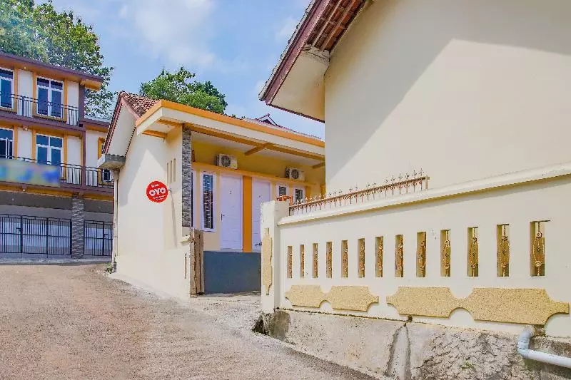 ホテル Oyo 3839 Wisma Bambu Syariah