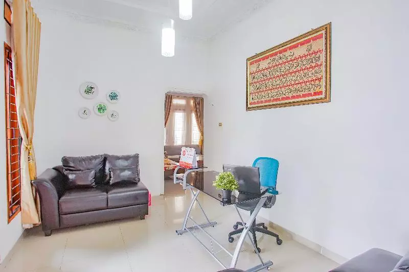 ホテル Oyo 3839 Wisma Bambu Syariah