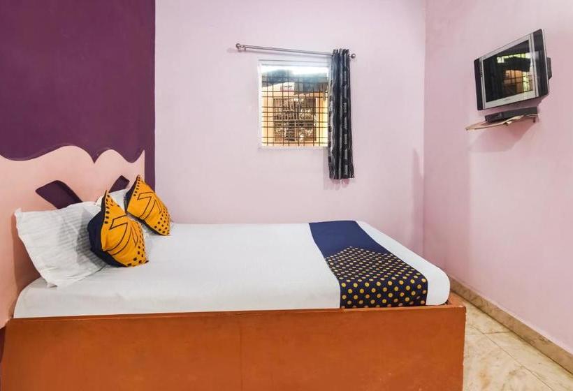 酒店 Spot On 67348 R K Lodge