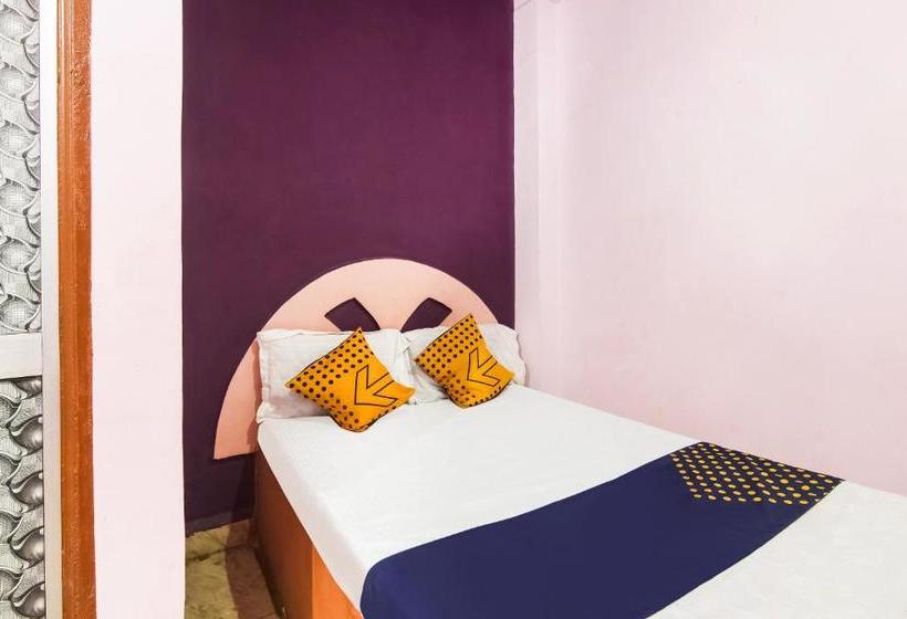 酒店 Spot On 67348 R K Lodge