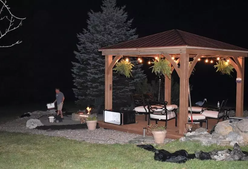 Majatalo Deer Run Lodging House