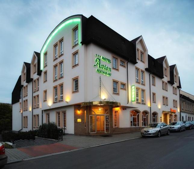 هتل Avion