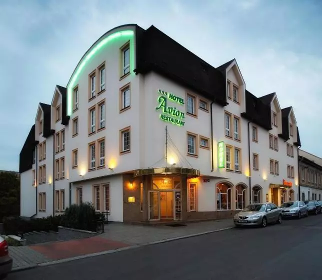 هتل Avion