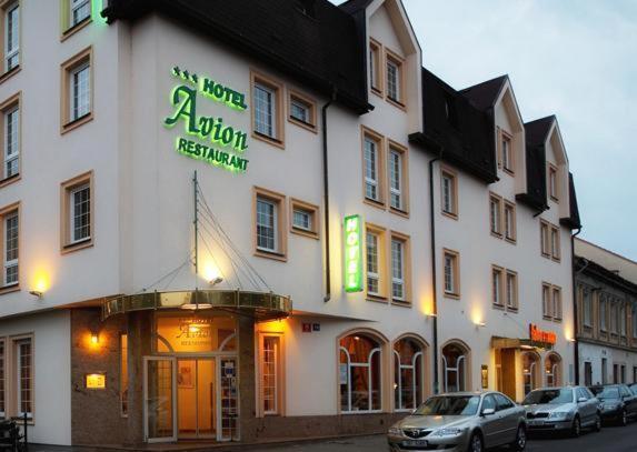 هتل Avion