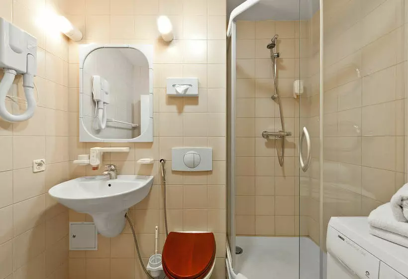 Hotelli Barbacan Apartments