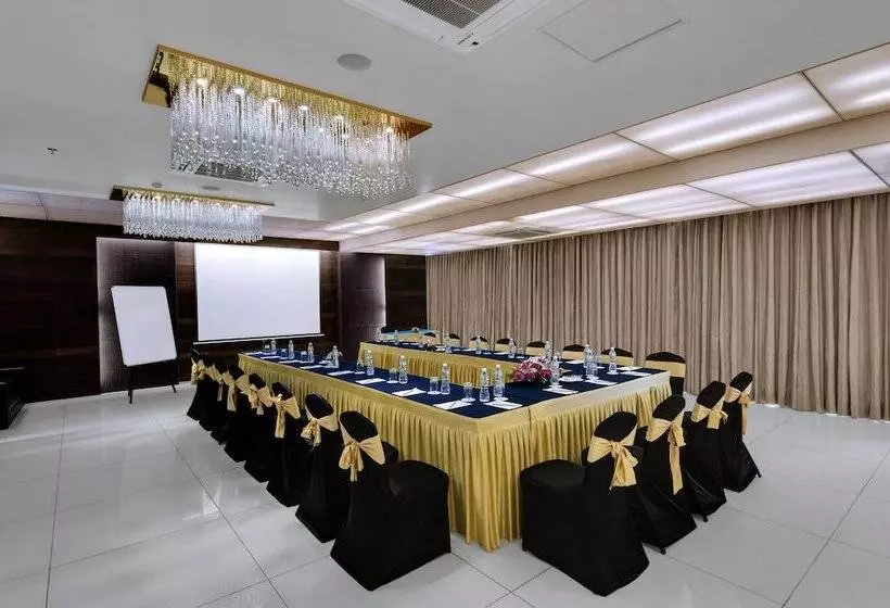 هتل Comfort Inn Sunset