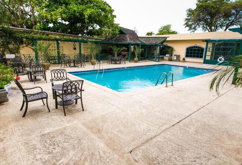 Courtleigh Hotel & Suites