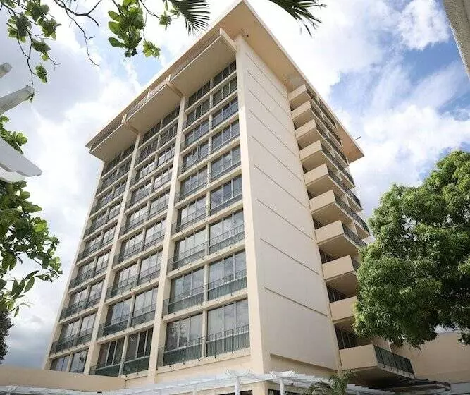 Courtleigh Hotel & Suites