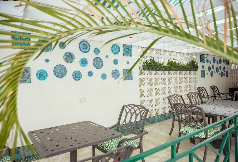 Courtleigh Hotel & Suites