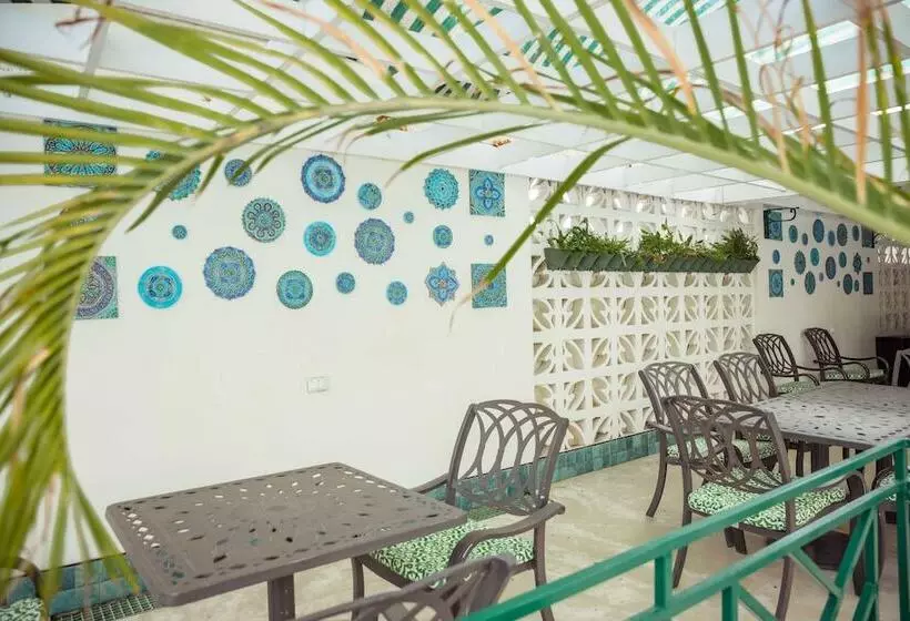 Courtleigh Hotel & Suites