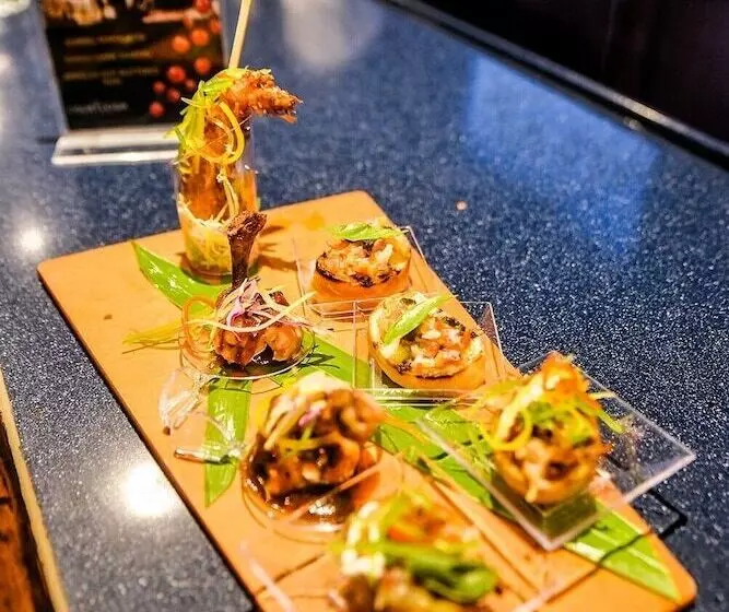 Courtleigh Hotel & Suites