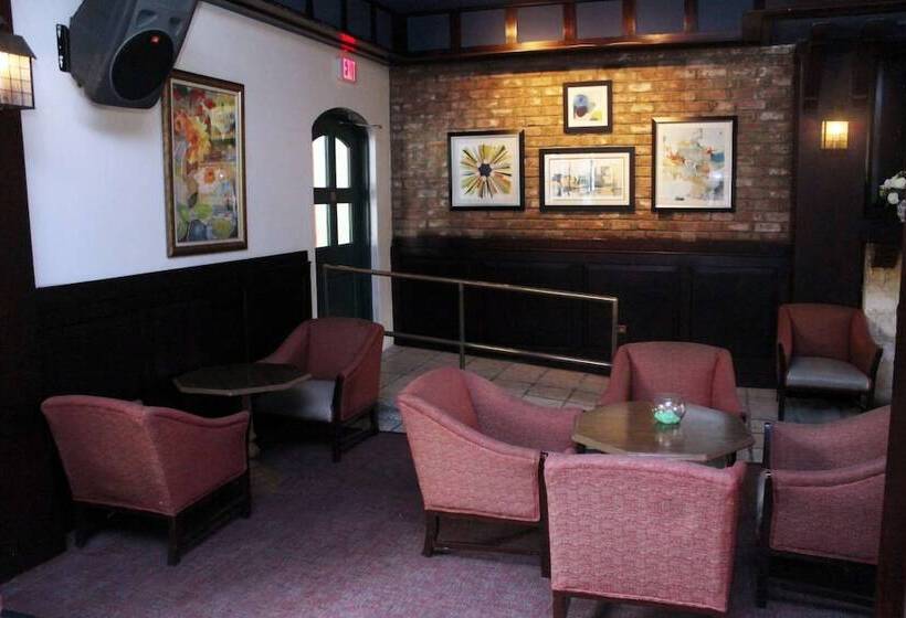 Courtleigh Hotel & Suites