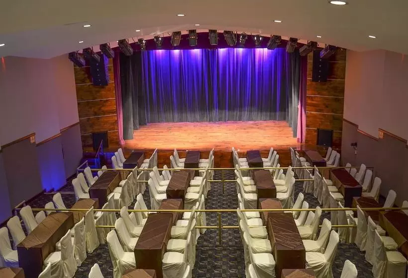 Tikal Futura Hotel & Convention Center