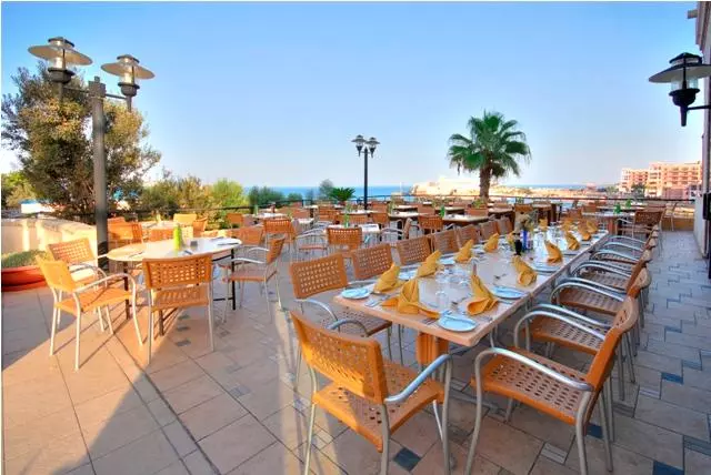 هتل Verdi St George S Bay Marina