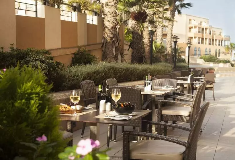 هتل Verdi St George S Bay Marina