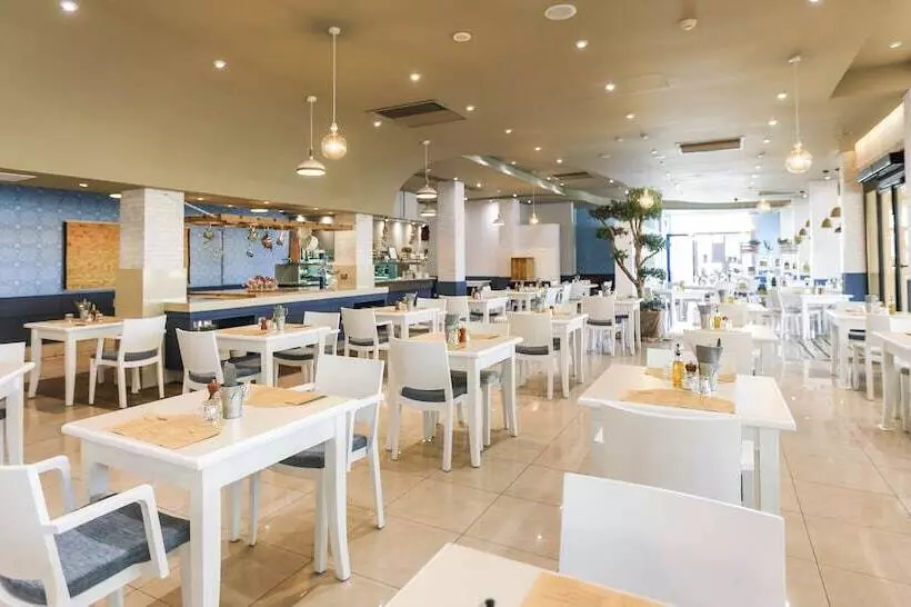 هتل Verdi St George S Bay Marina