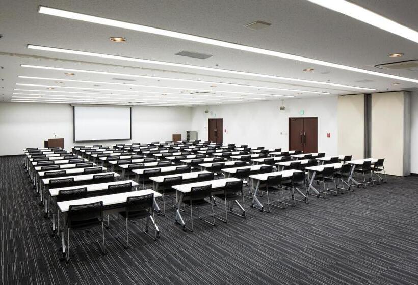 בית מלון כפרי Mystays Shin Osaka Conference Center