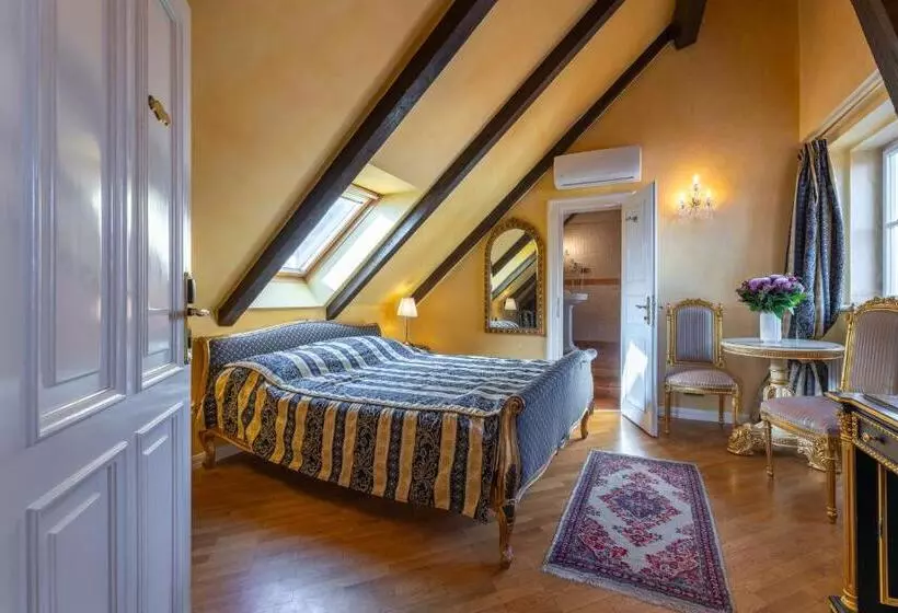 هتل Nosticova Apartments