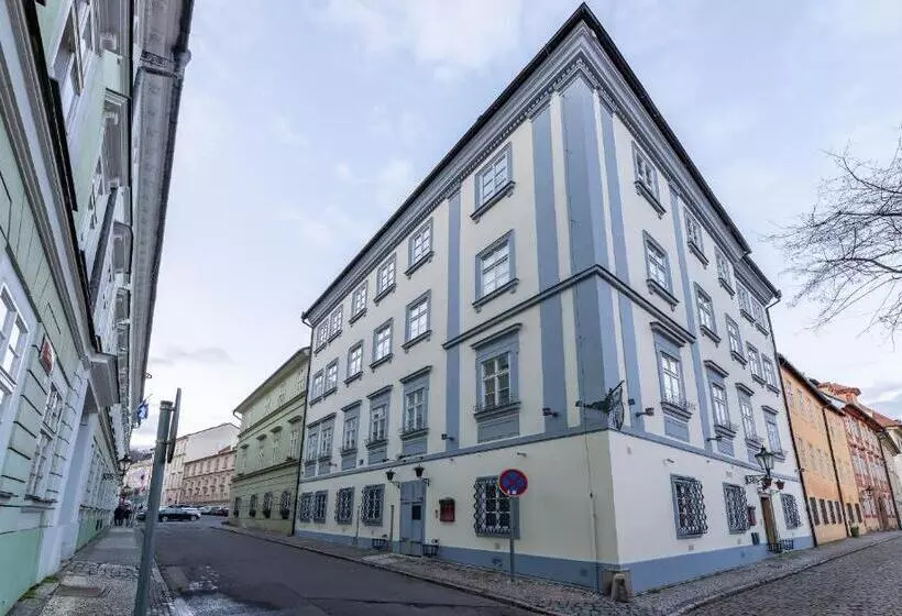 هتل Nosticova Apartments
