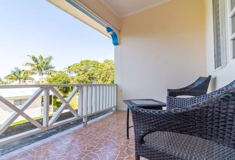 ホテル Travellers Beach Resort