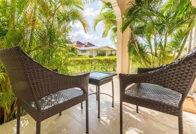 ホテル Travellers Beach Resort