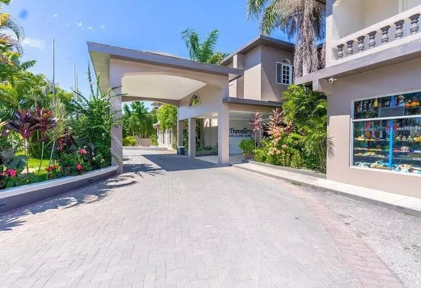 ホテル Travellers Beach Resort