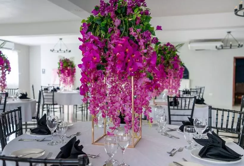 ホテル Travellers Beach Resort