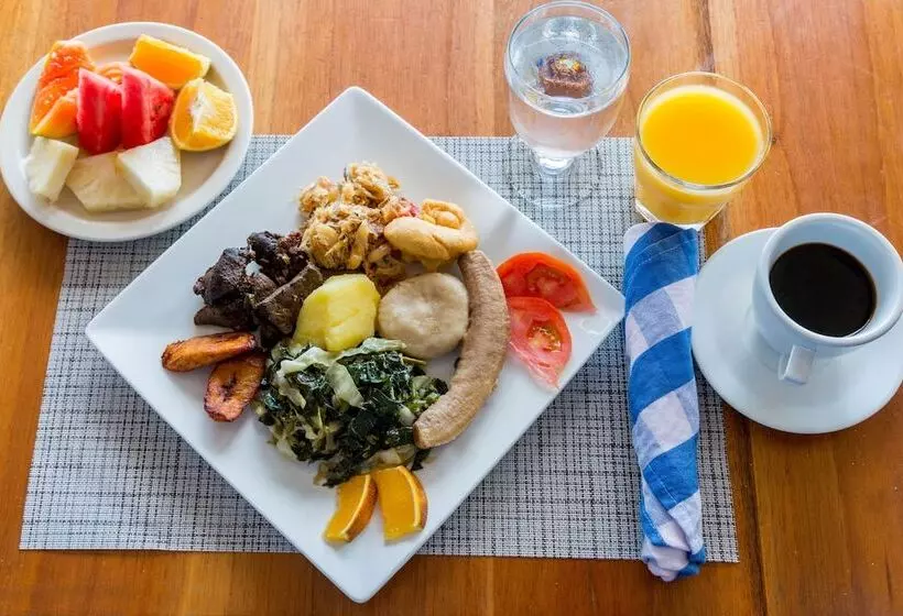 ホテル Travellers Beach Resort