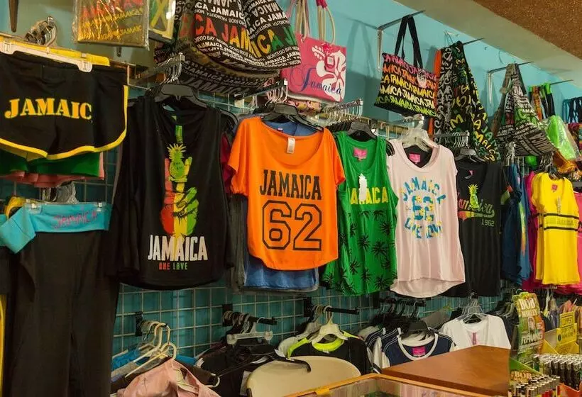 ホテル Travellers Beach Resort