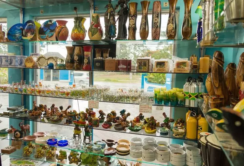 ホテル Travellers Beach Resort