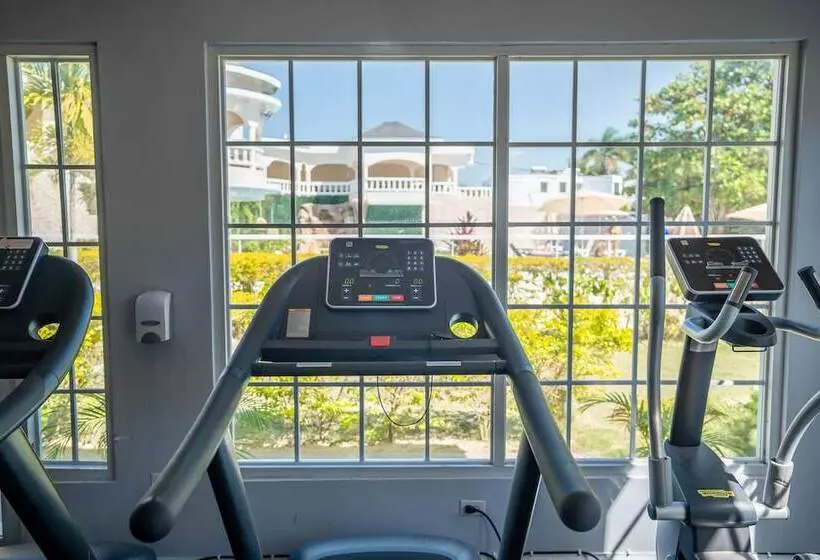 ホテル Travellers Beach Resort