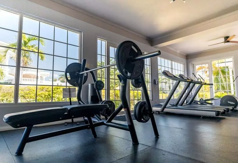 ホテル Travellers Beach Resort