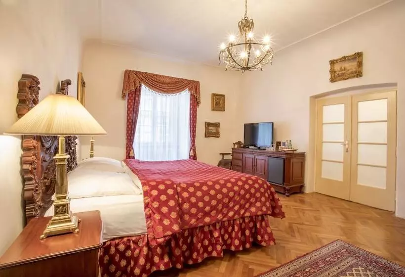 هتل U Zlatého Stromu Prague By Bhg