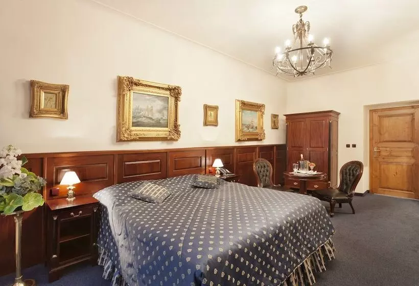 هتل U Zlatého Stromu Prague By Bhg