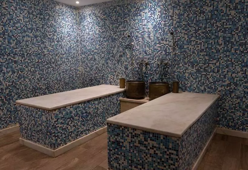 Parrotel Beach Resort