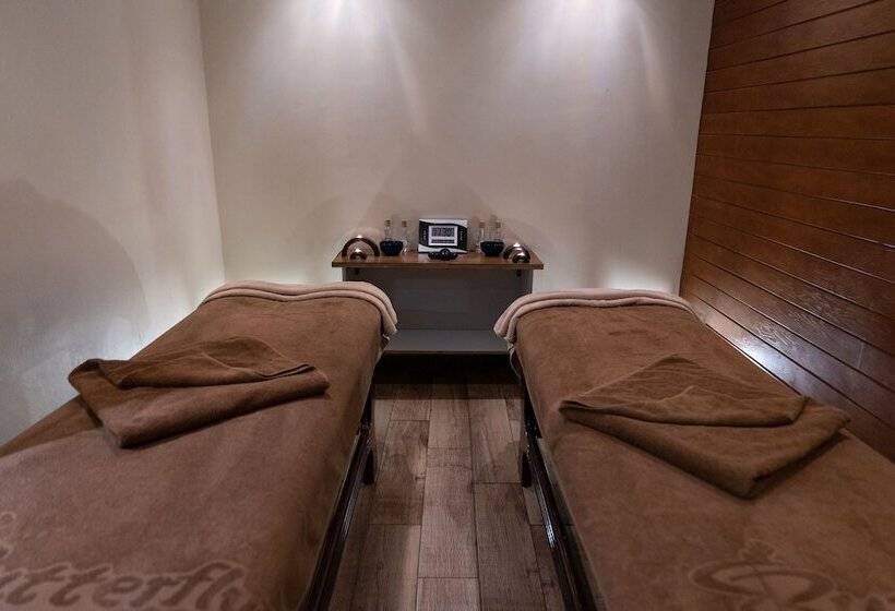 Parrotel Beach Resort