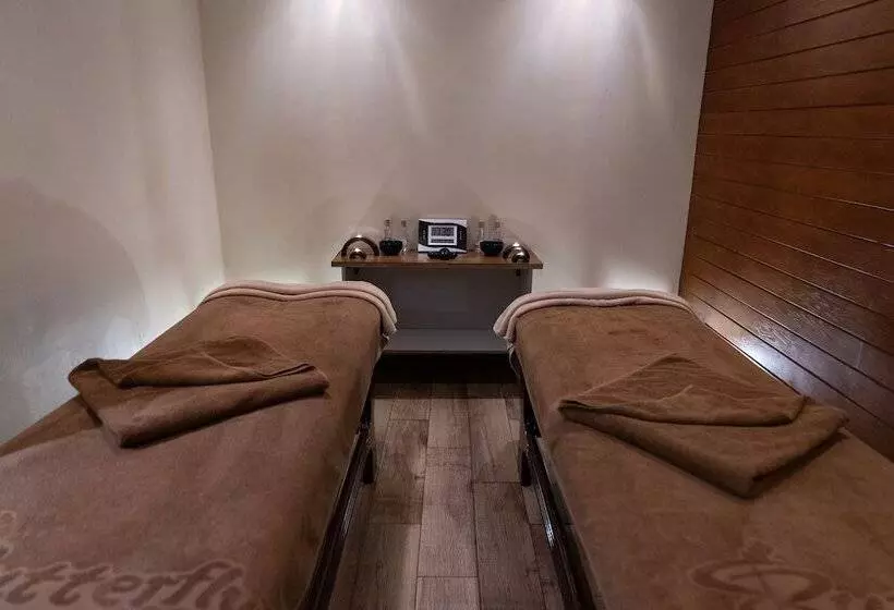 Parrotel Beach Resort