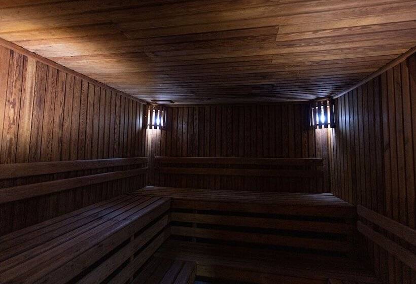 Parrotel Beach Resort