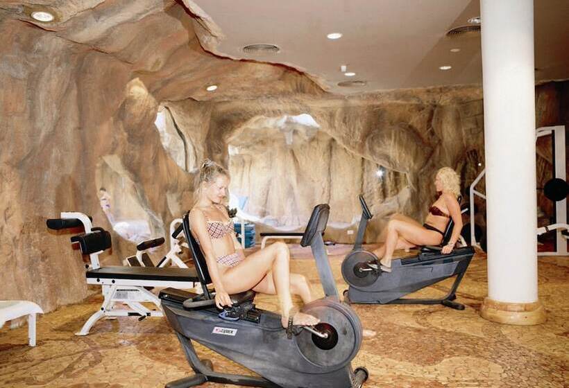 Parrotel Beach Resort