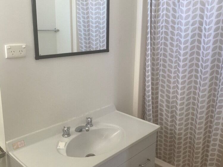 旅馆 Tin Can Bay Budget Accommodation