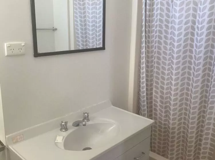 Retkeilymaja Tin Can Bay Budget Accommodation