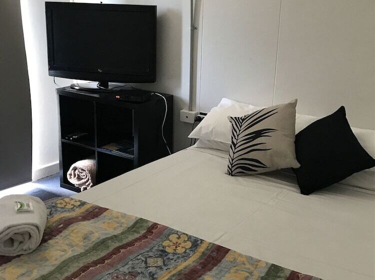 旅馆 Tin Can Bay Budget Accommodation