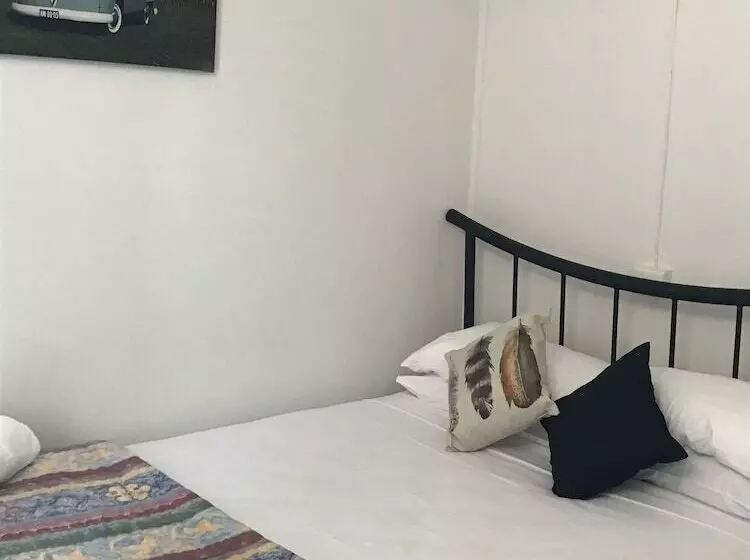 Retkeilymaja Tin Can Bay Budget Accommodation