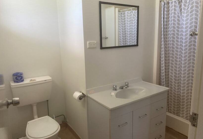 旅馆 Tin Can Bay Budget Accommodation