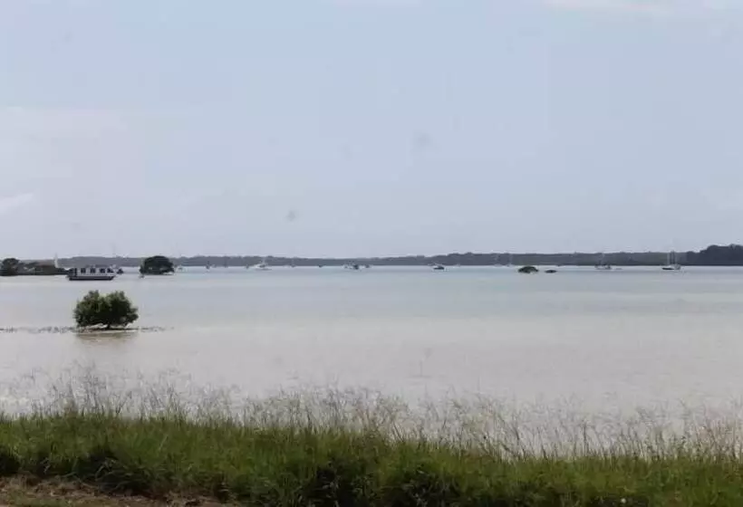 Retkeilymaja Tin Can Bay Budget Accommodation