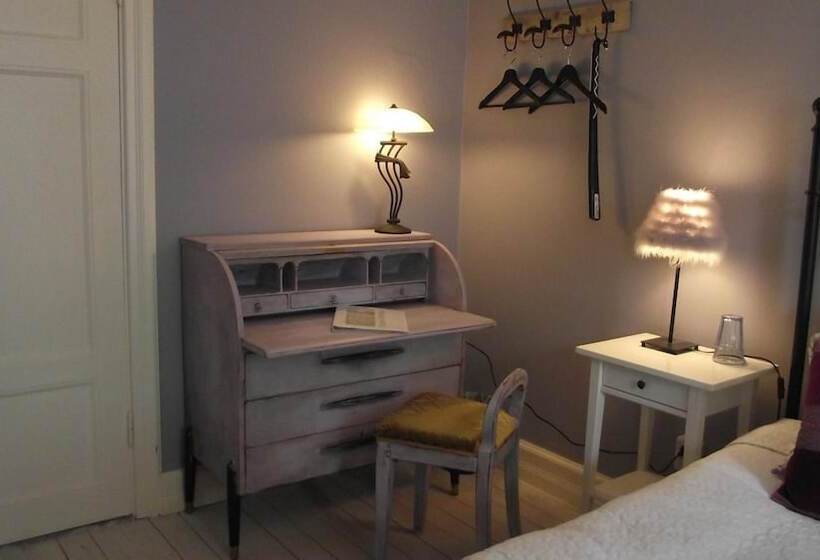 פנסיון The Garden Hill