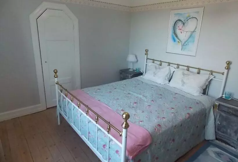 ペンション The Garden Hill