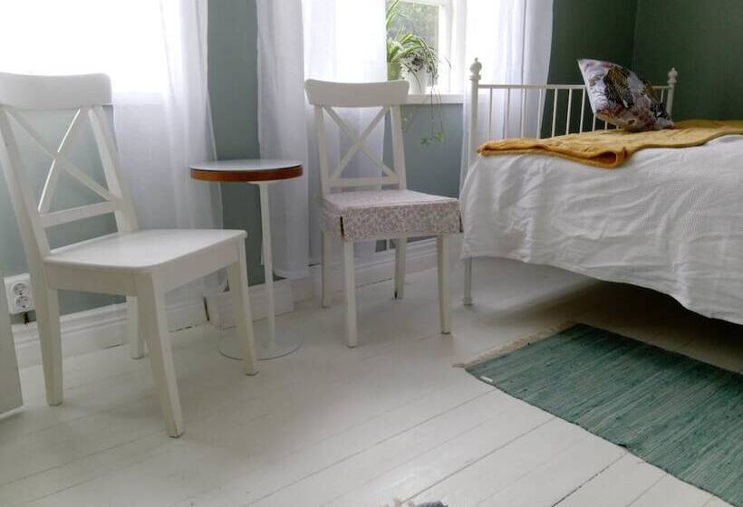 פנסיון The Garden Hill