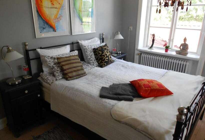 פנסיון The Garden Hill