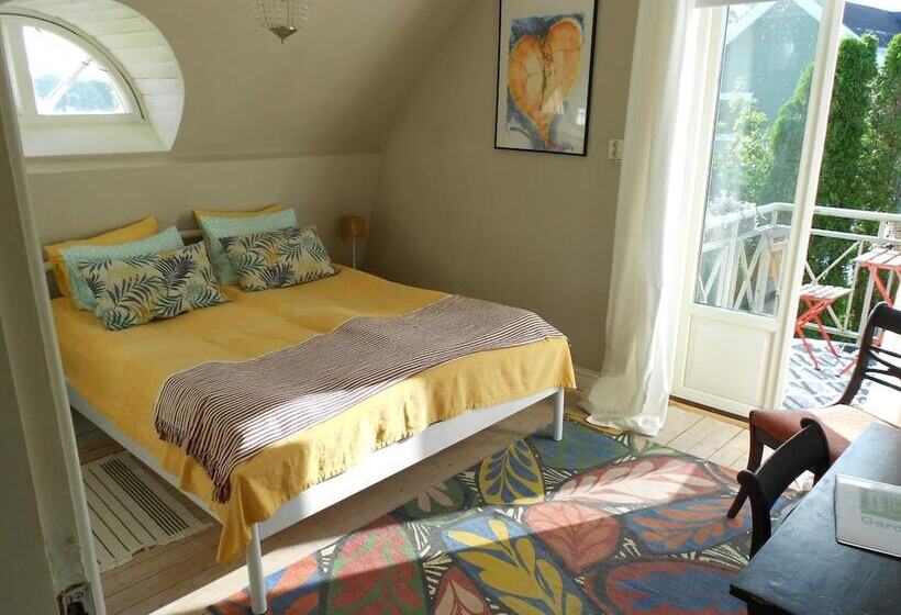 פנסיון The Garden Hill